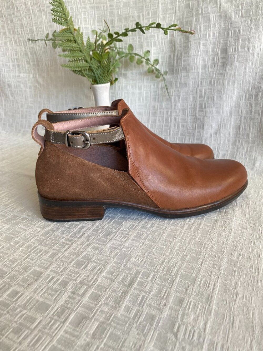 Naot Kamsin Hand Crafted Cutout Booties Leather & Suede Size 39 US 8 Cognac​